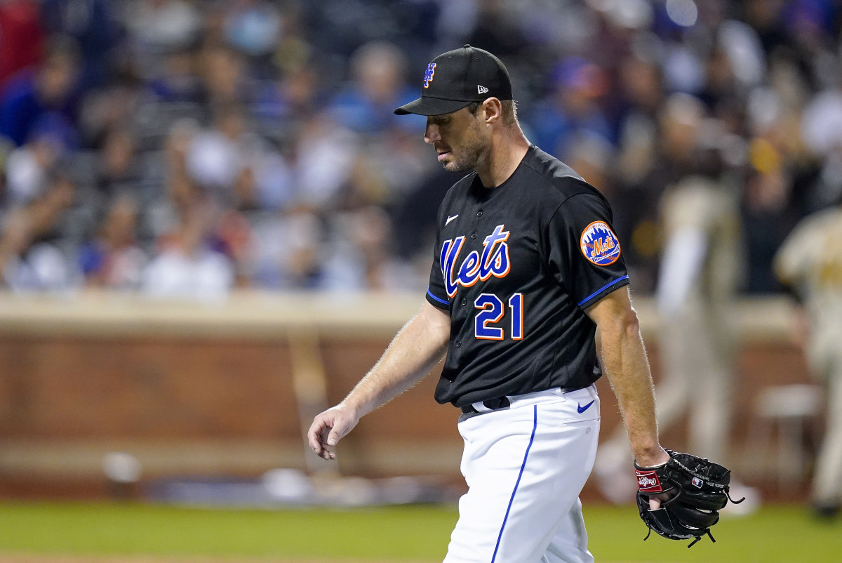 Max Scherzer walks off the mound after being relieved from the Mets’ wild-card game loss to the Padres.
